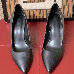 MICHAEL MICHAEL KORS SIZE 8.5 MEDIUM BLACK SHOES.